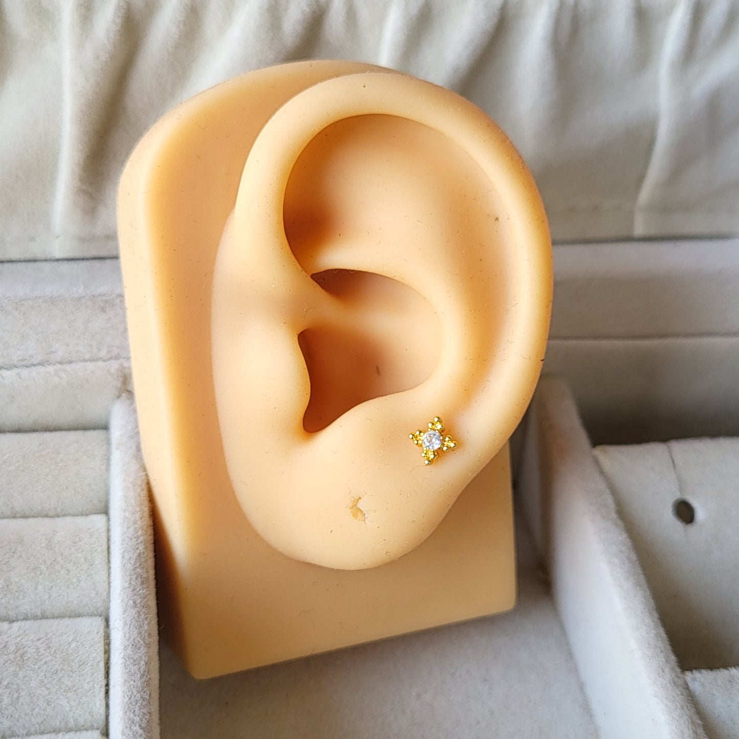 Siri Mini studs (ball screwback)