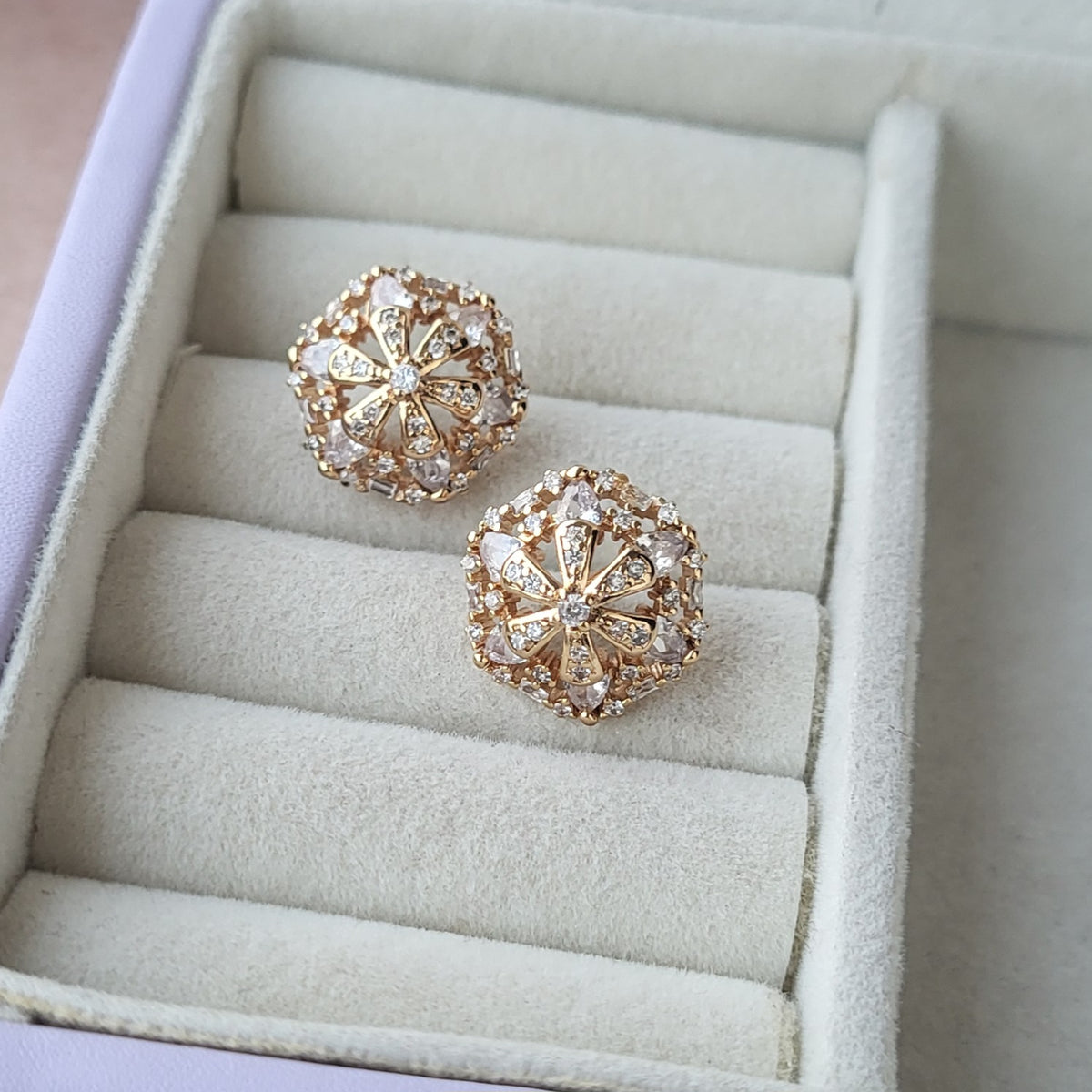 Mandara studs