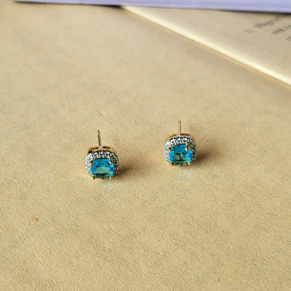 Saba pendant chain