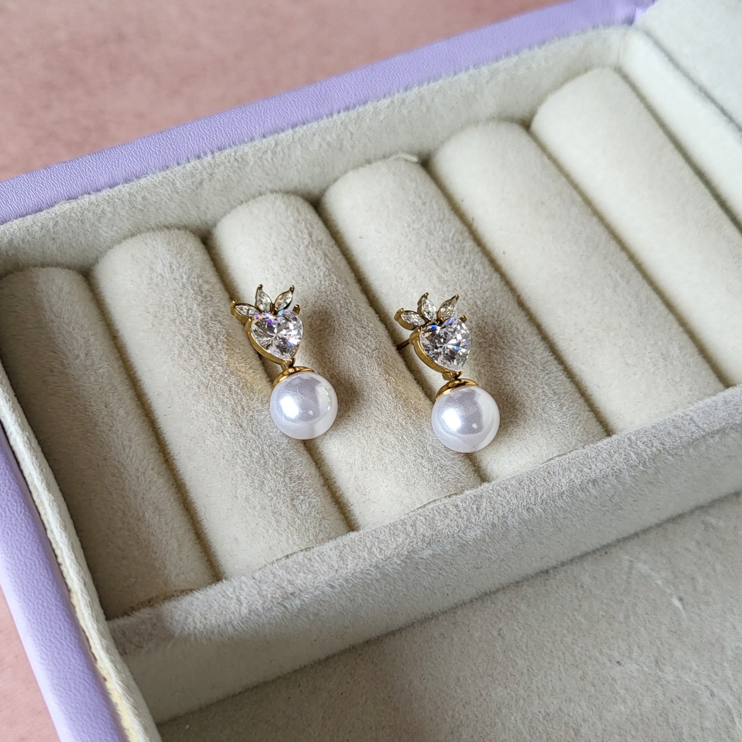 Pearl studs