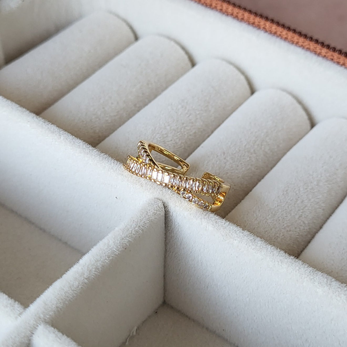 Gloria finger ring