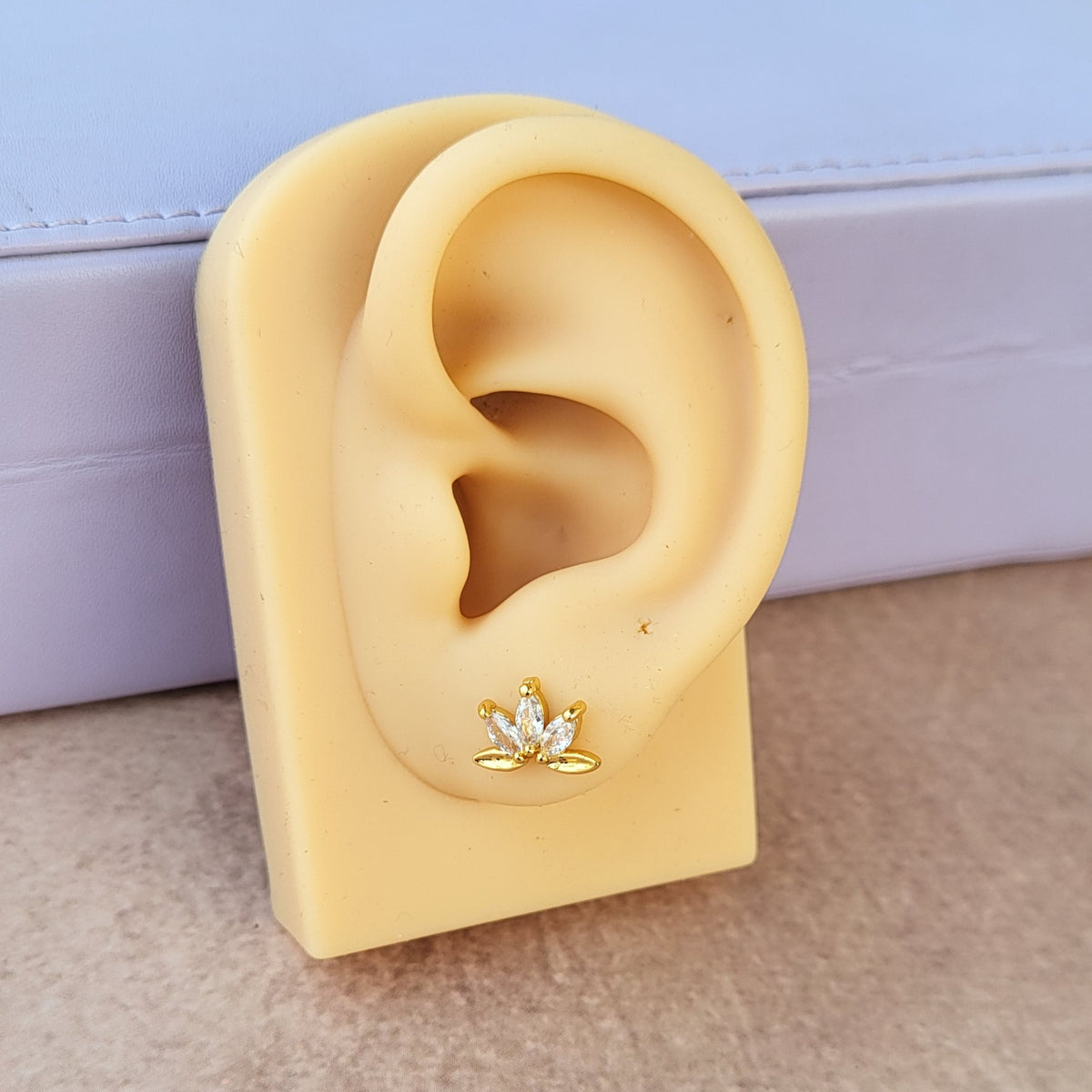 Meher studs (ball screwback)
