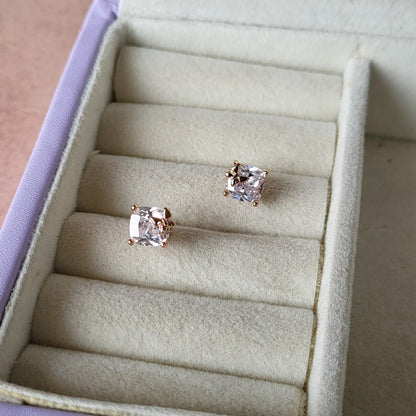 Iva studs