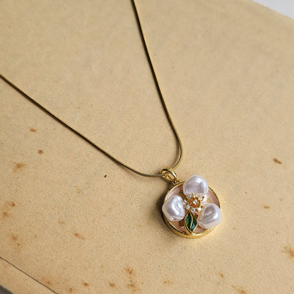 Daisy pearl pendent chain