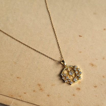 Stella pendant chain