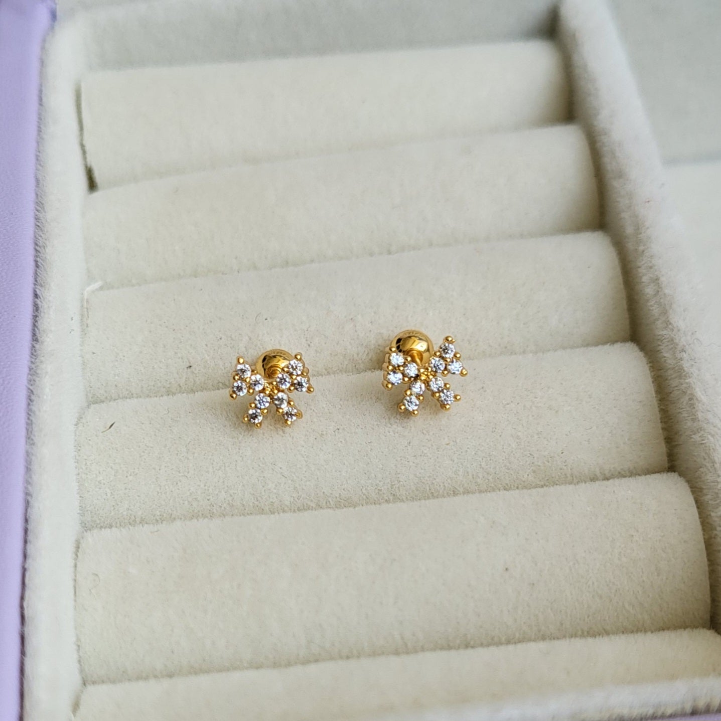 Bow mini studs (ball screwback)