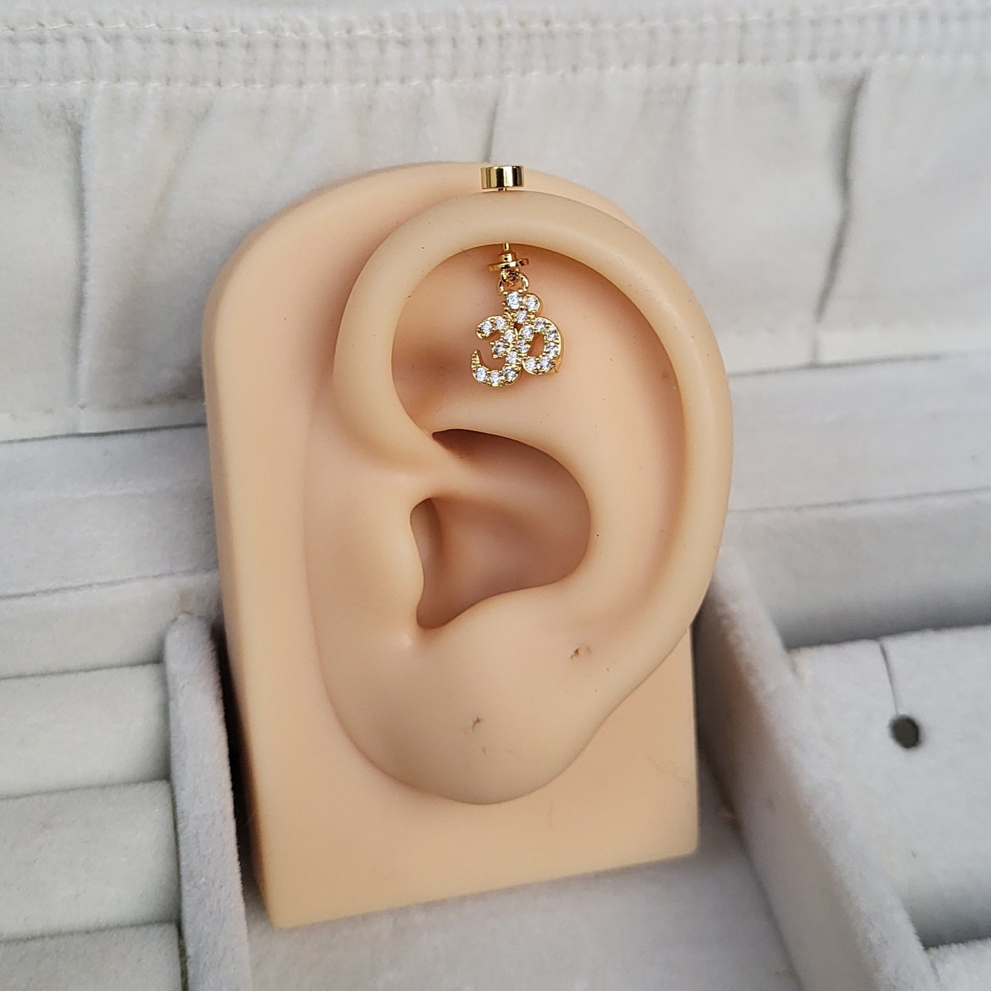 Om bugadis (flat screwback) (pair)