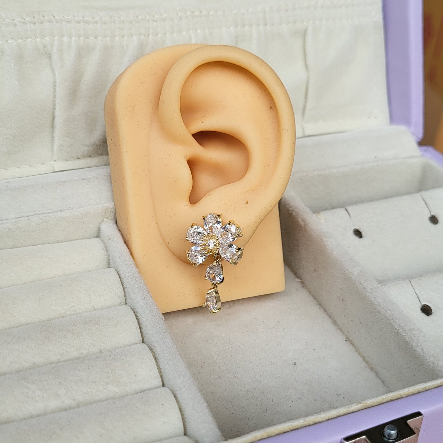 Dahilia drop earrings