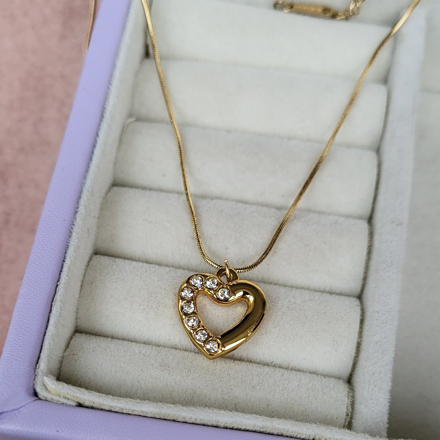 Hollow heart pendent chain