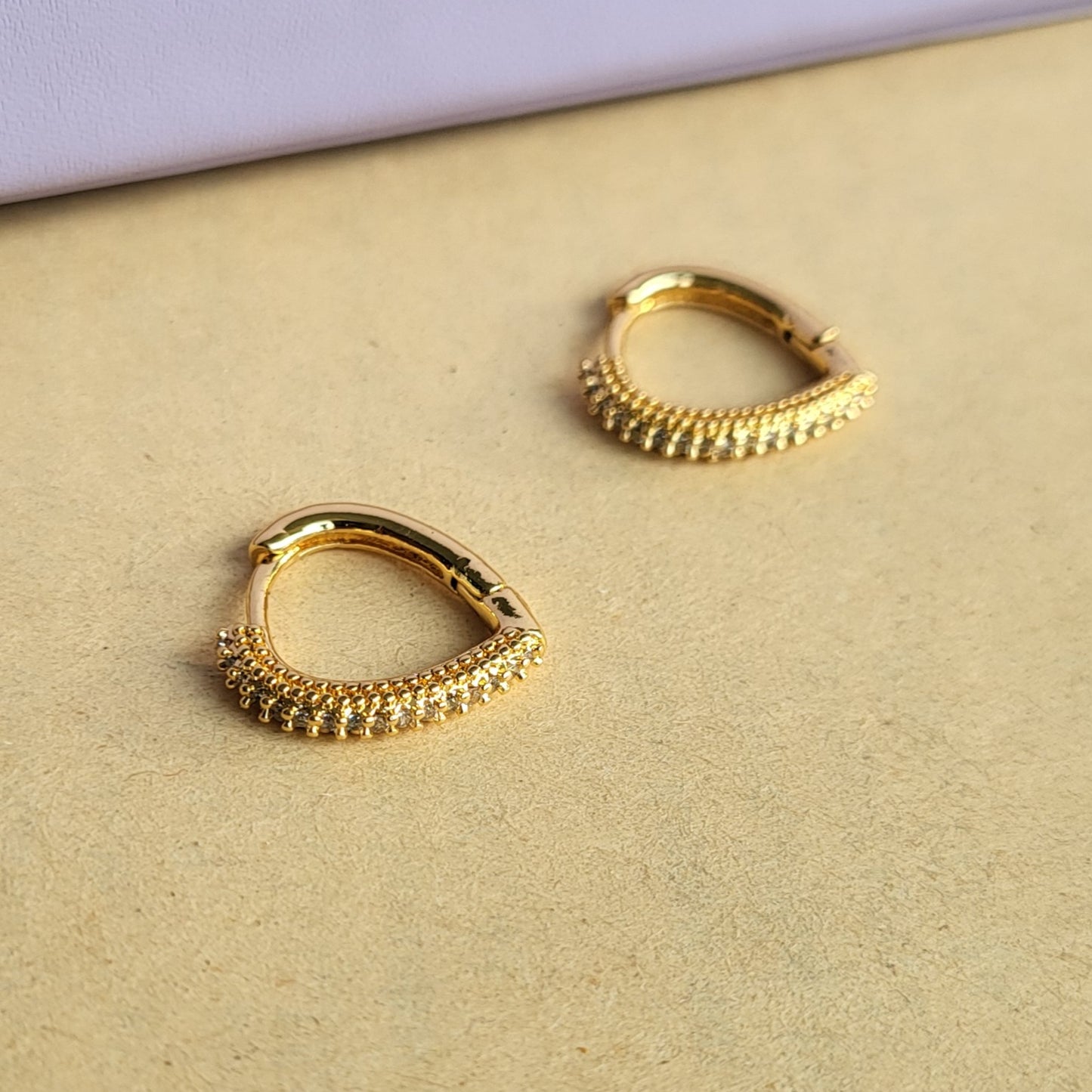 Mona hoops