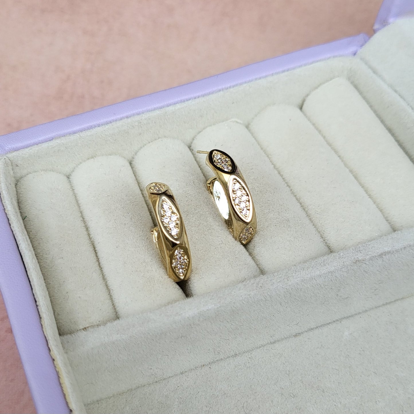 Hook studs