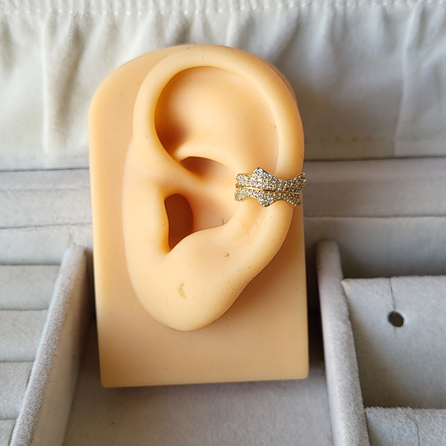 Wave earcuff