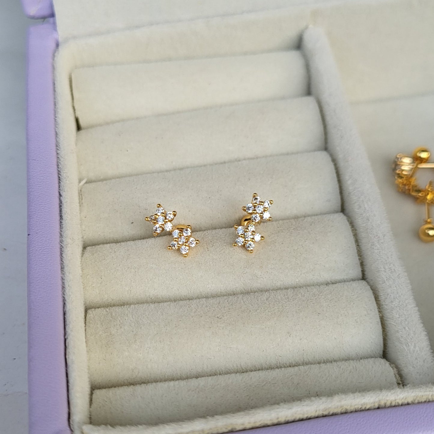 Jasmine studs (ball screwback)