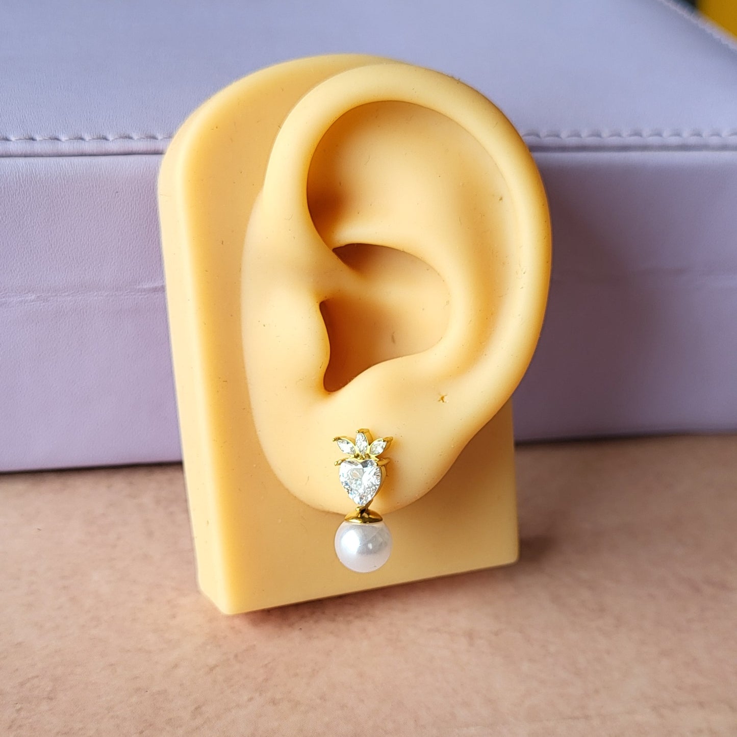 Pearl studs