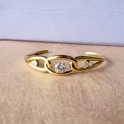 Anya hand cuff