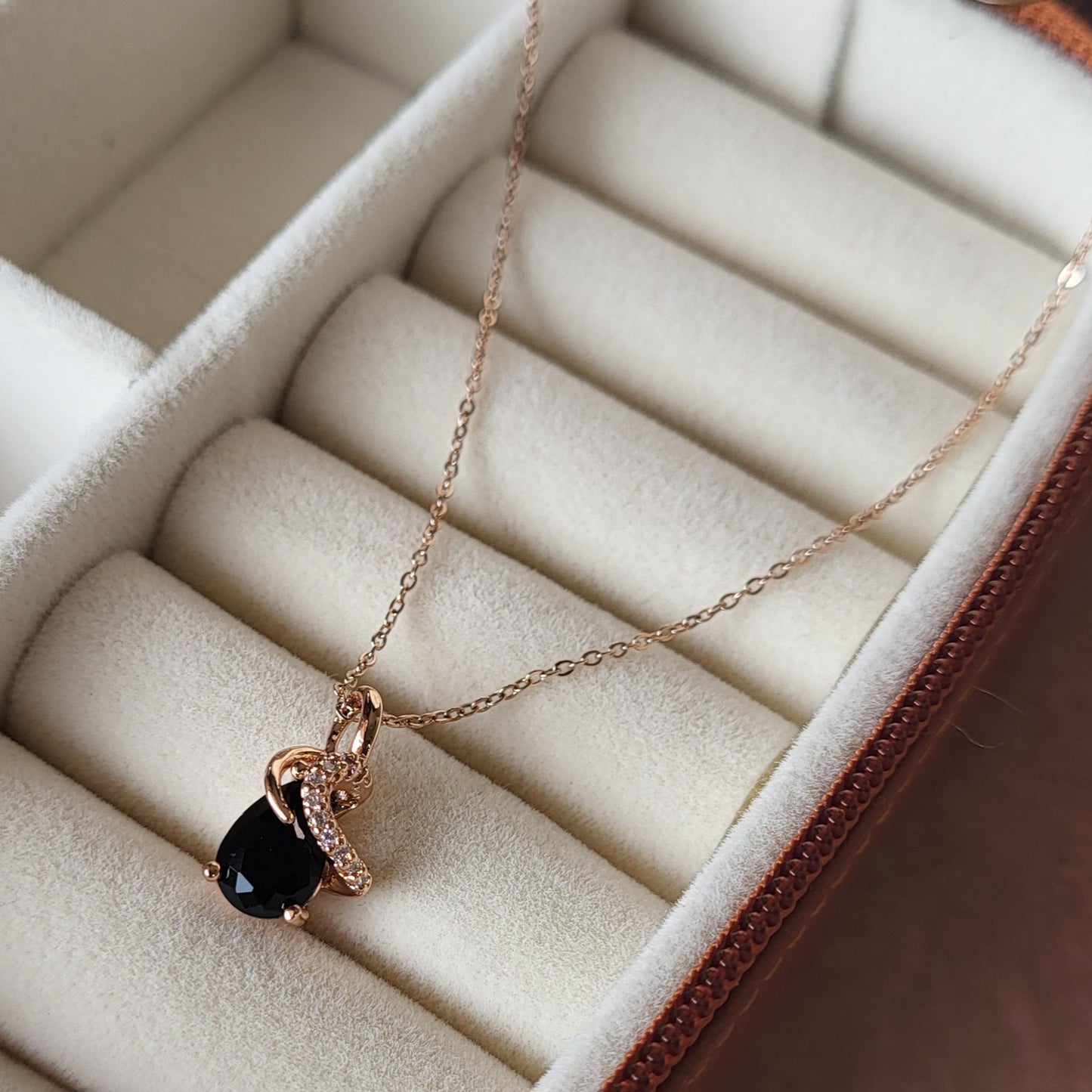 Mila pendant chain