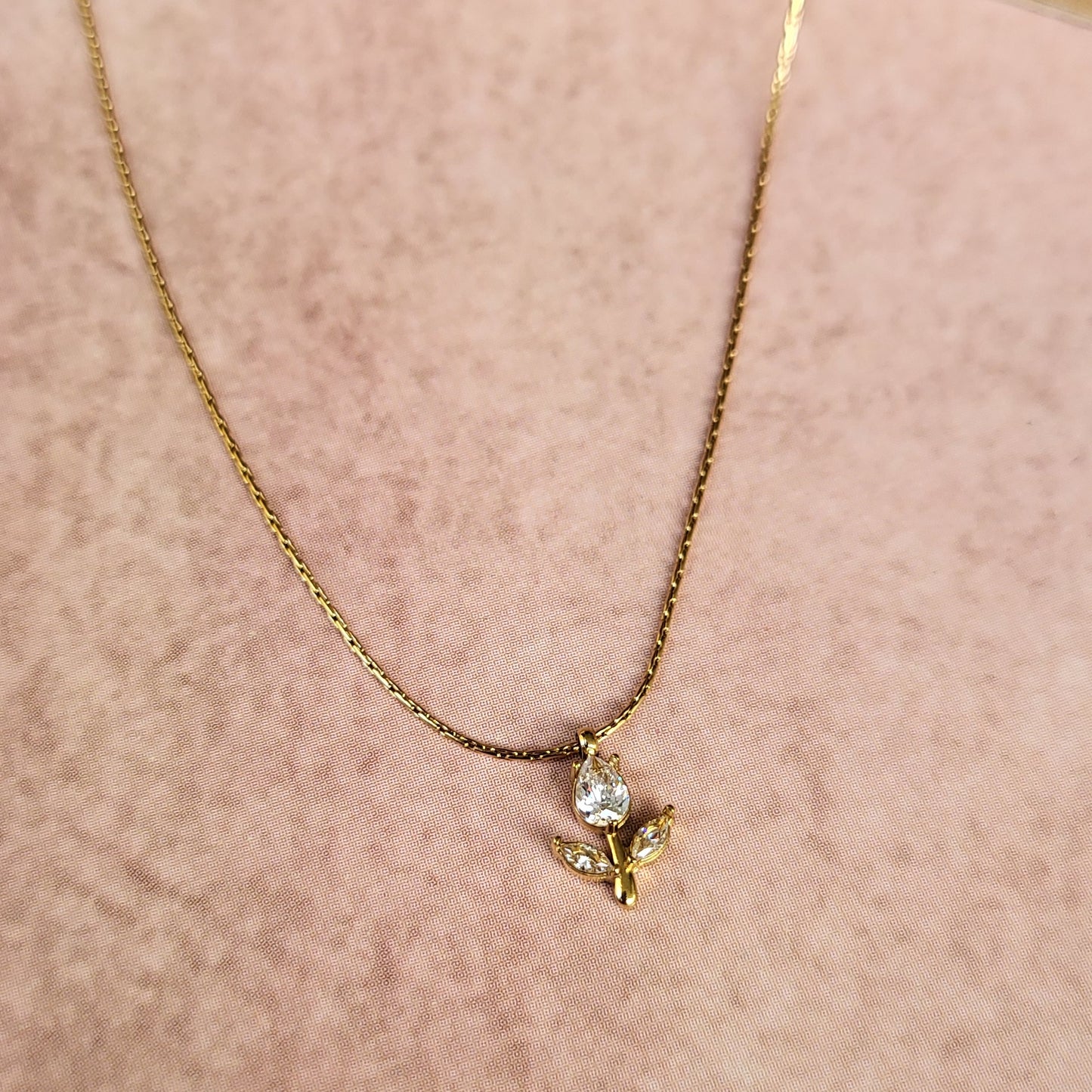 Mini Tulip pendant chain