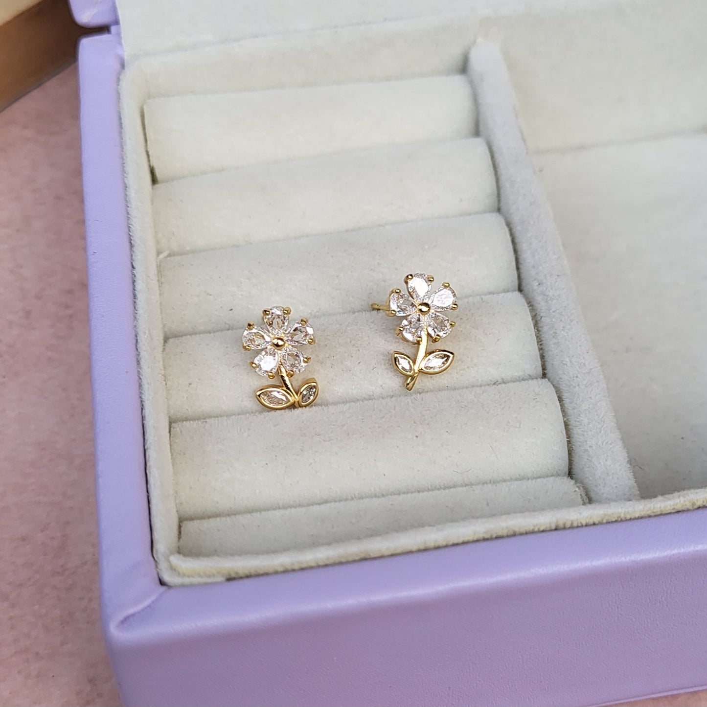 Daffodil studs