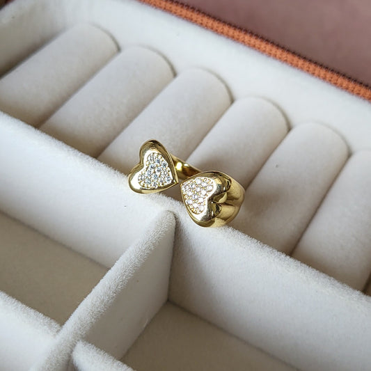 Dual heart finger ring
