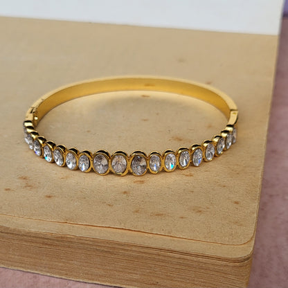 Oval kada