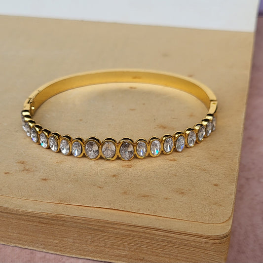 Oval kada