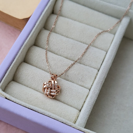 Aster pendant chain