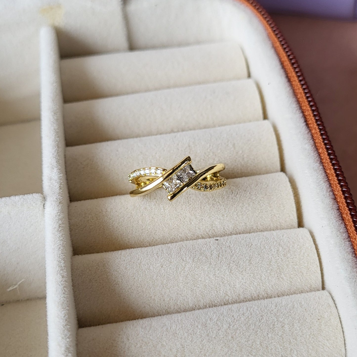 Rima finger ring