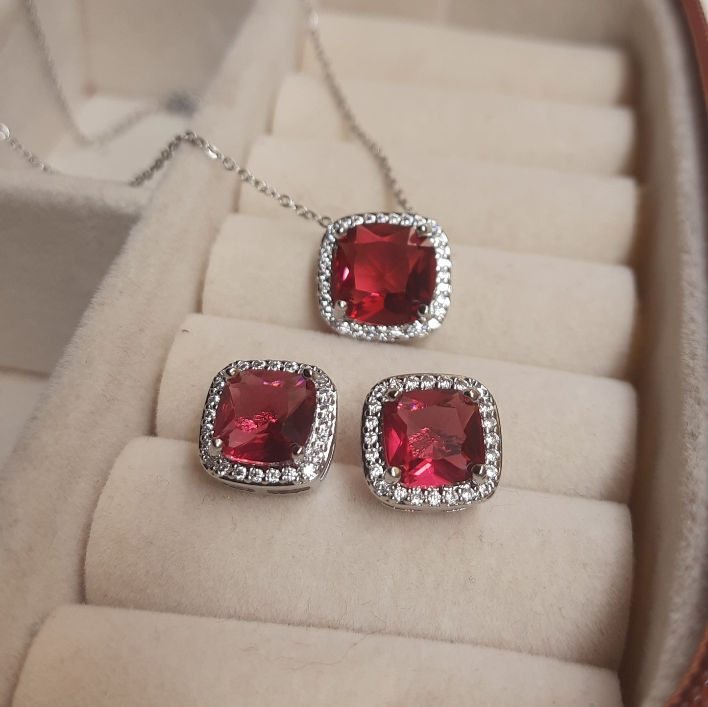 SARAH Pendant set (Red)