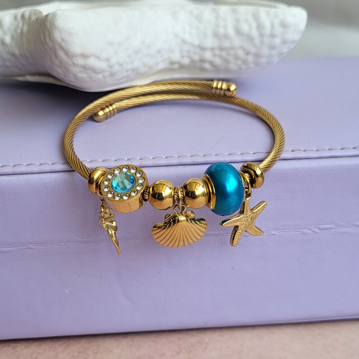 Beach charms bracelet