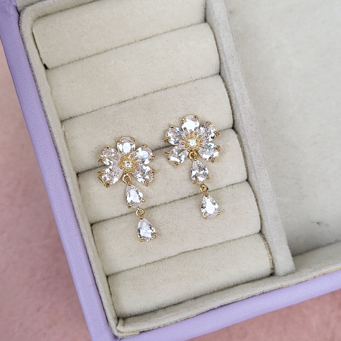 Dahilia drop earrings