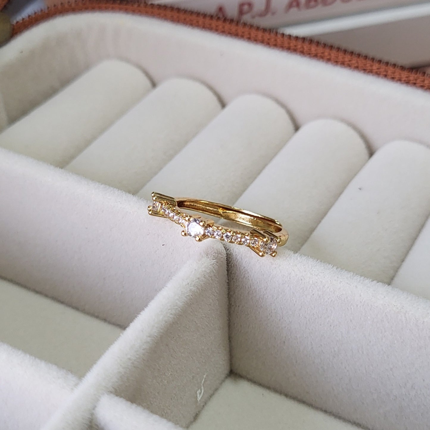 Stone finger ring