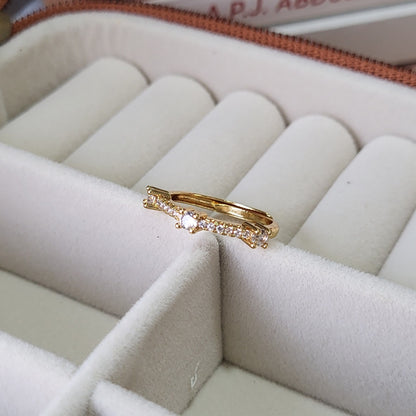 Stone finger ring