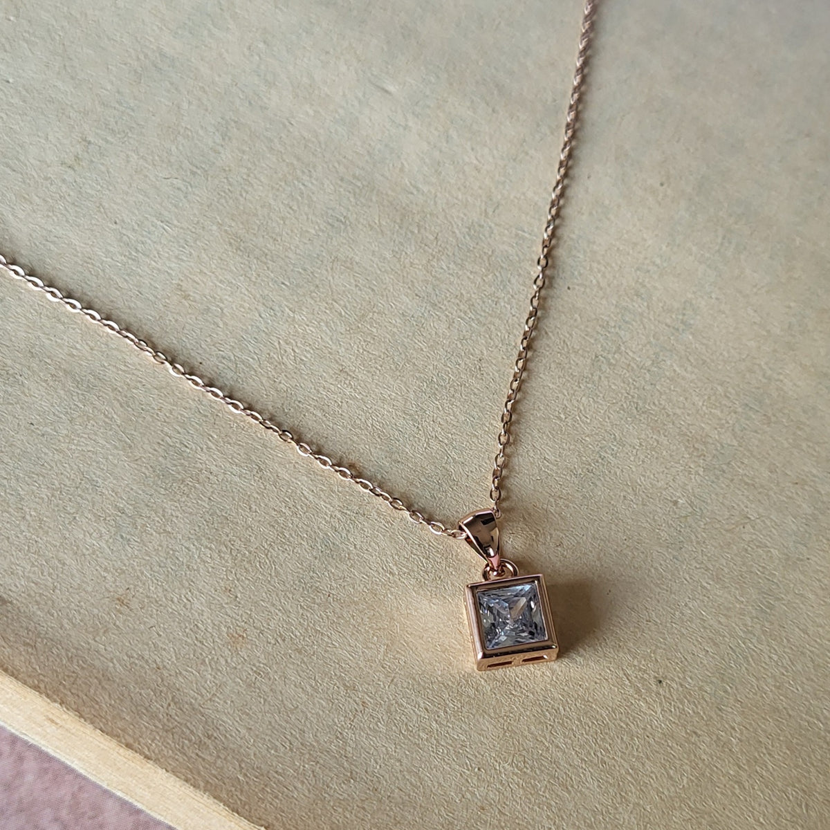 Nova Pendant chain