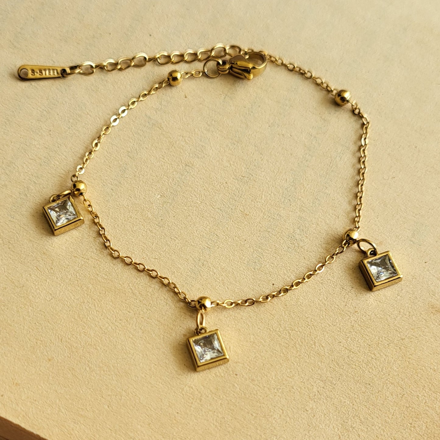Boxy drops bracelet
