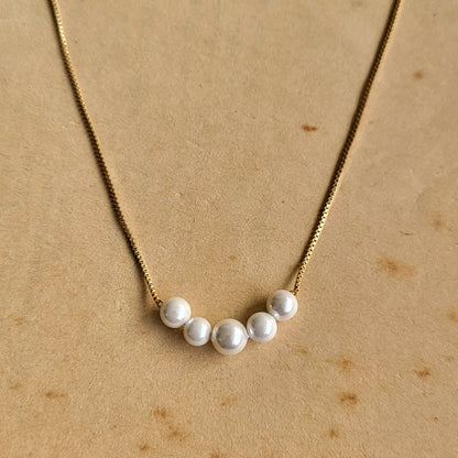 Dainty pearl neckchain