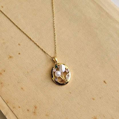 Pearly tulip pendent chain