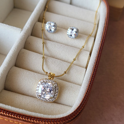 Saba pendant chain