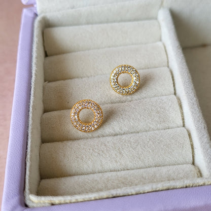 Round studs