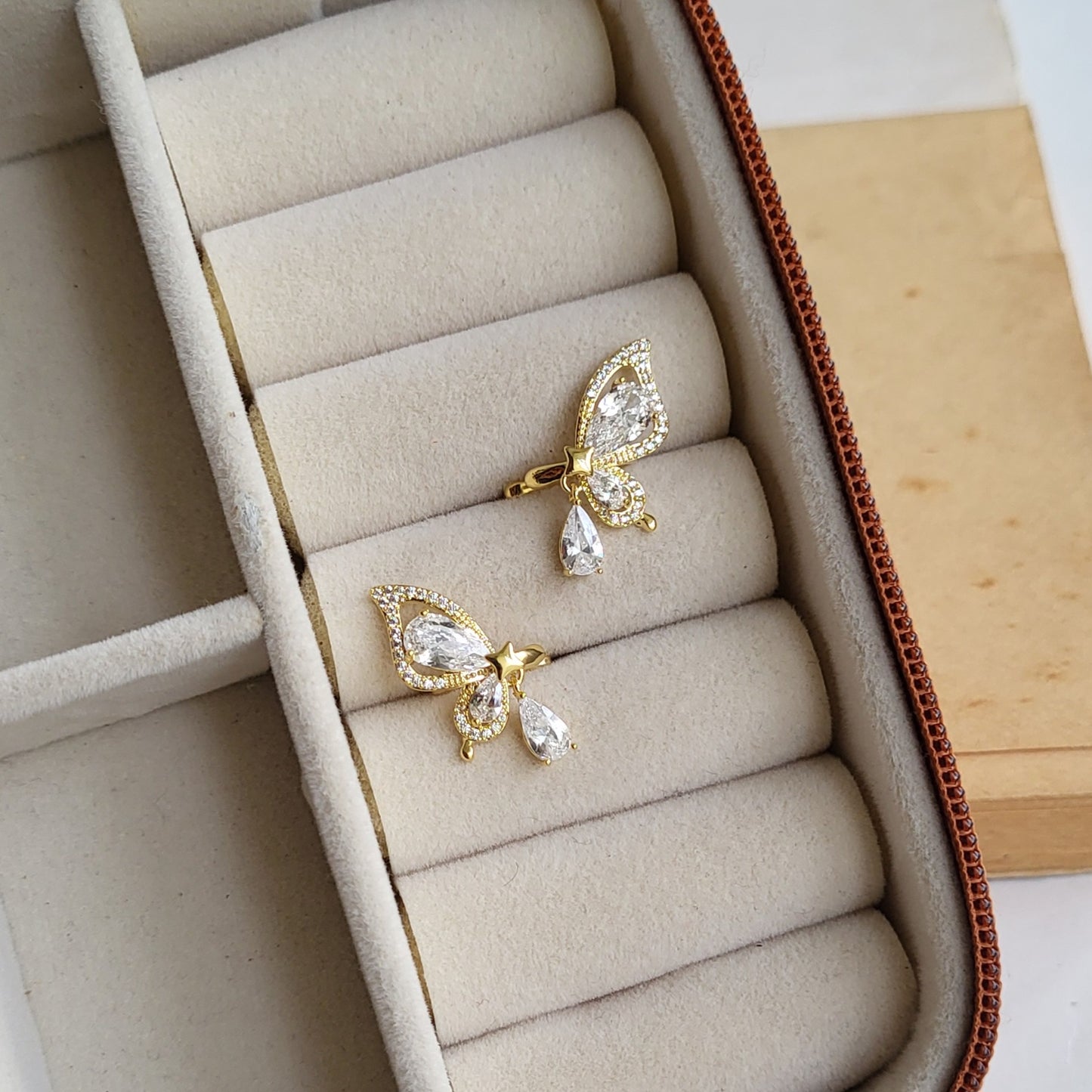 Iva earcuffs (pair)