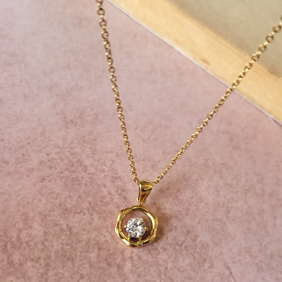 Kylie Pendant chain