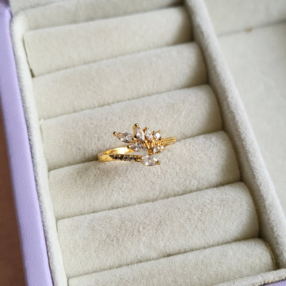 Latha finger ring