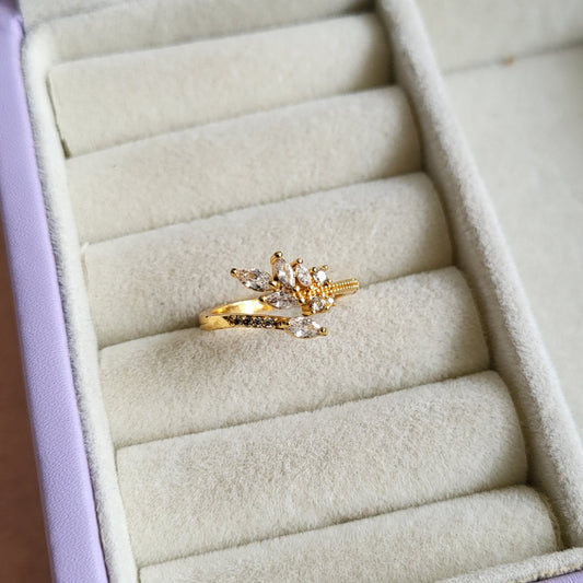 Latha finger ring
