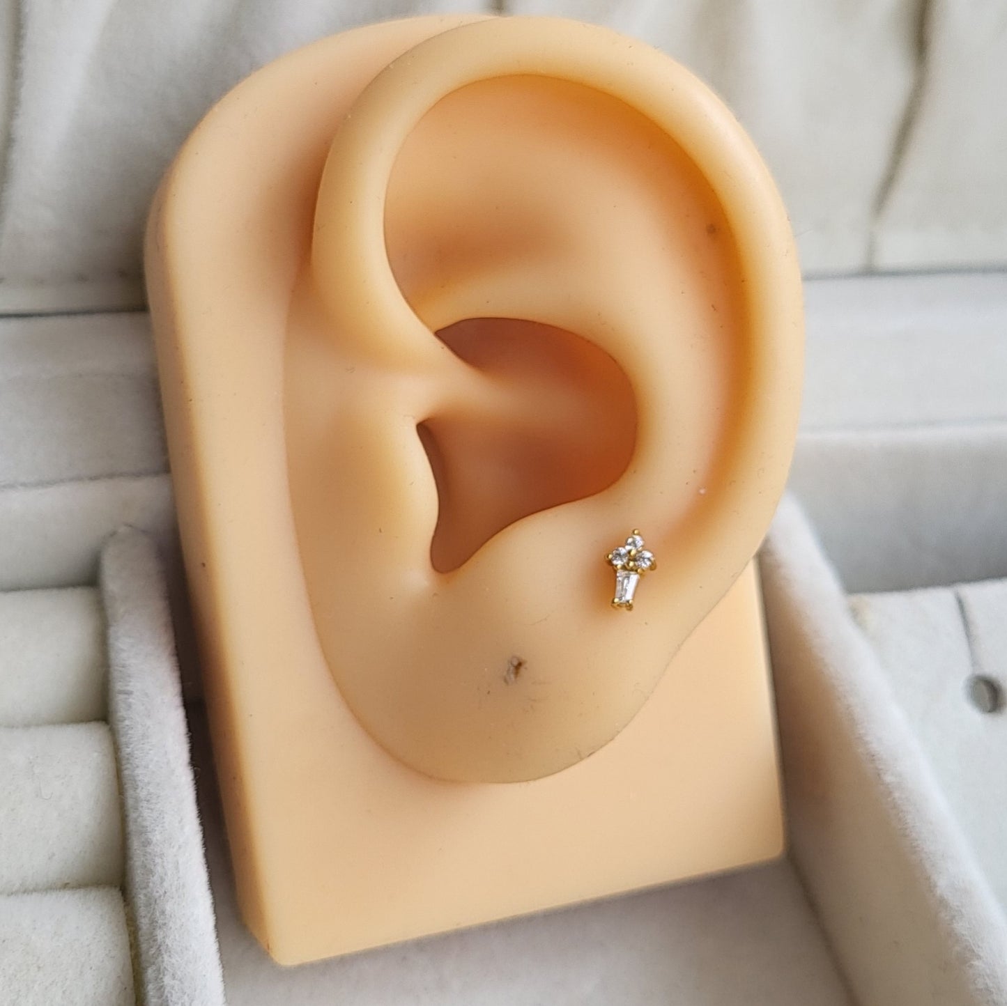 Leela mini studs (flat screwback)