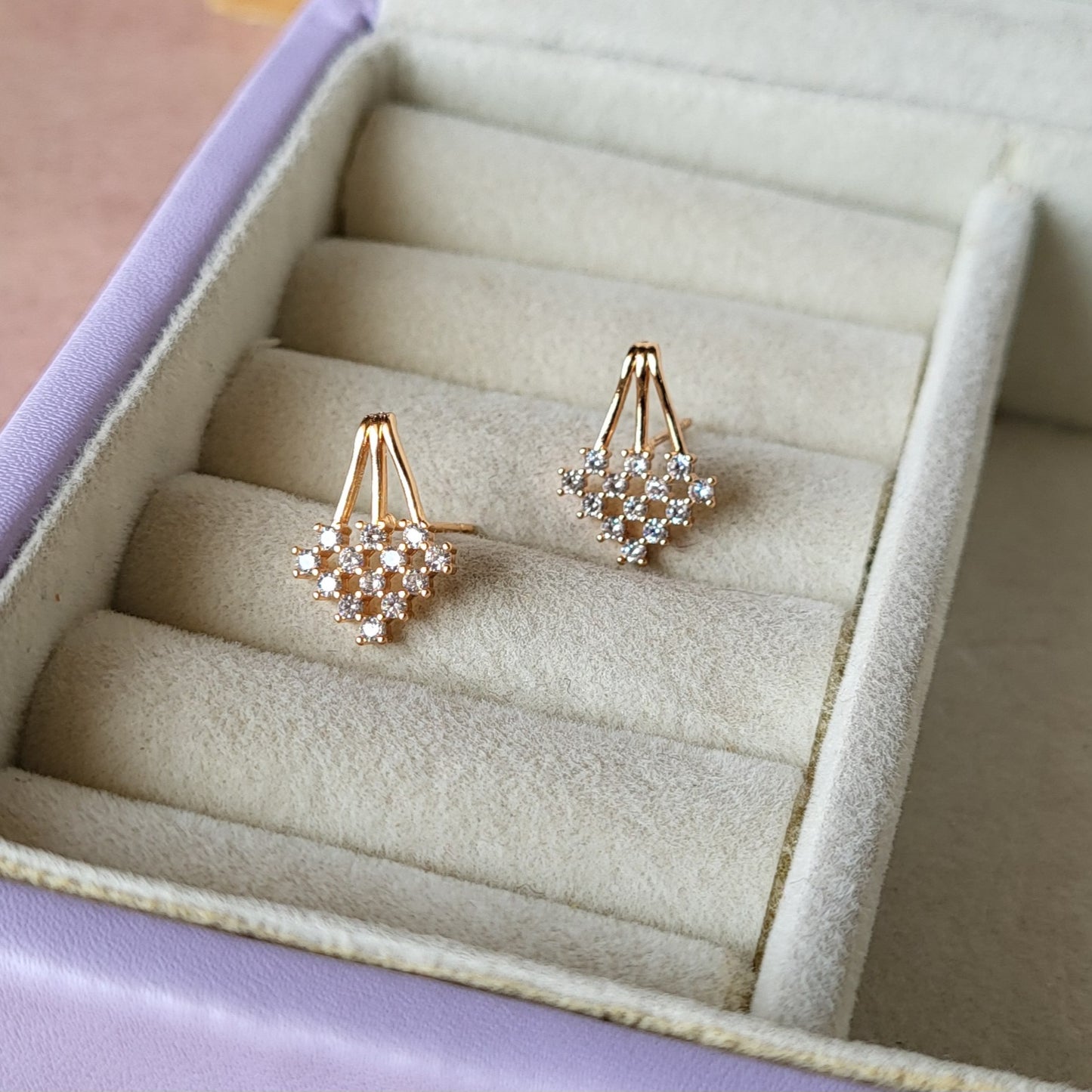 Anya studs
