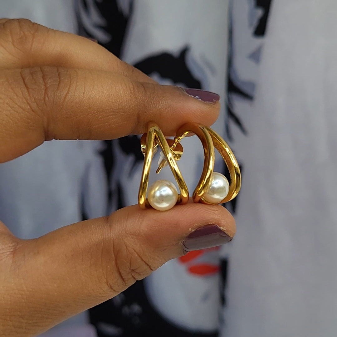 Pearl hook studs