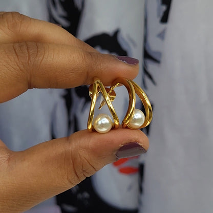 Pearl hook studs