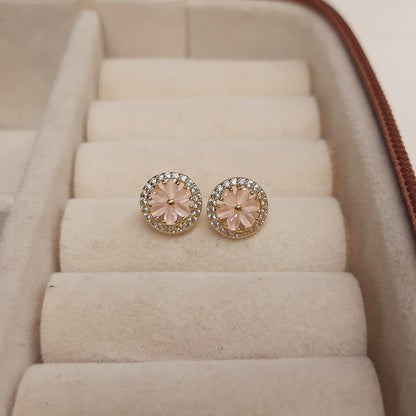 DOLLY Studs