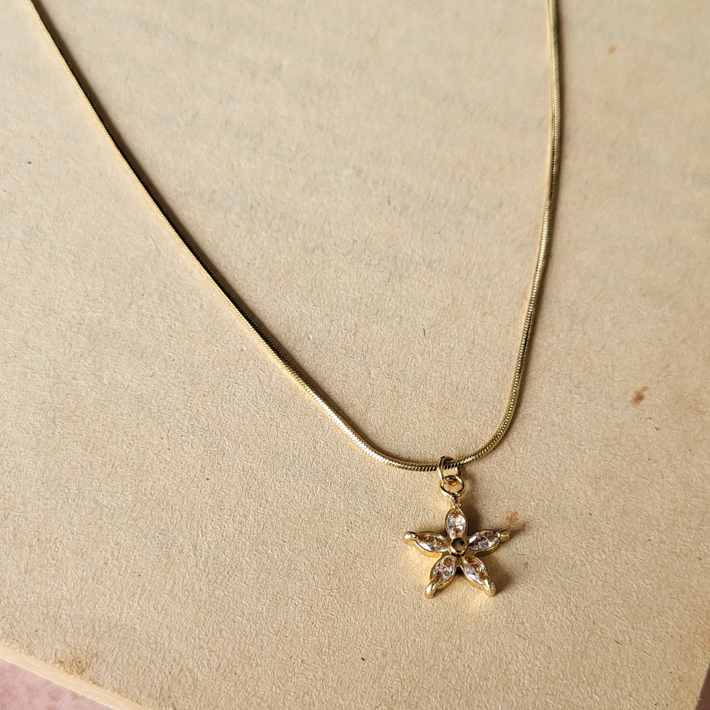 Flower pendant chain