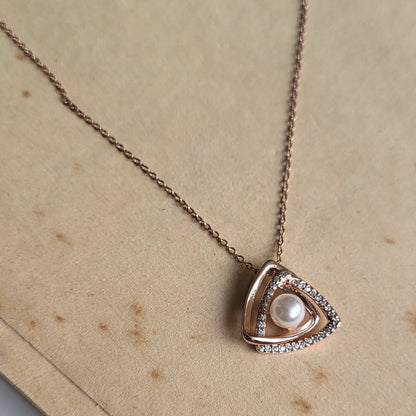 Ariana Pendant chain