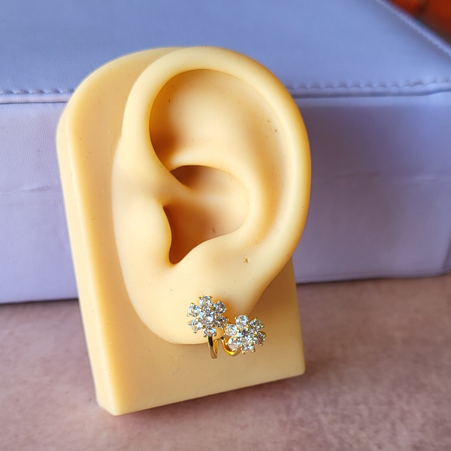 Dual flower hook studs